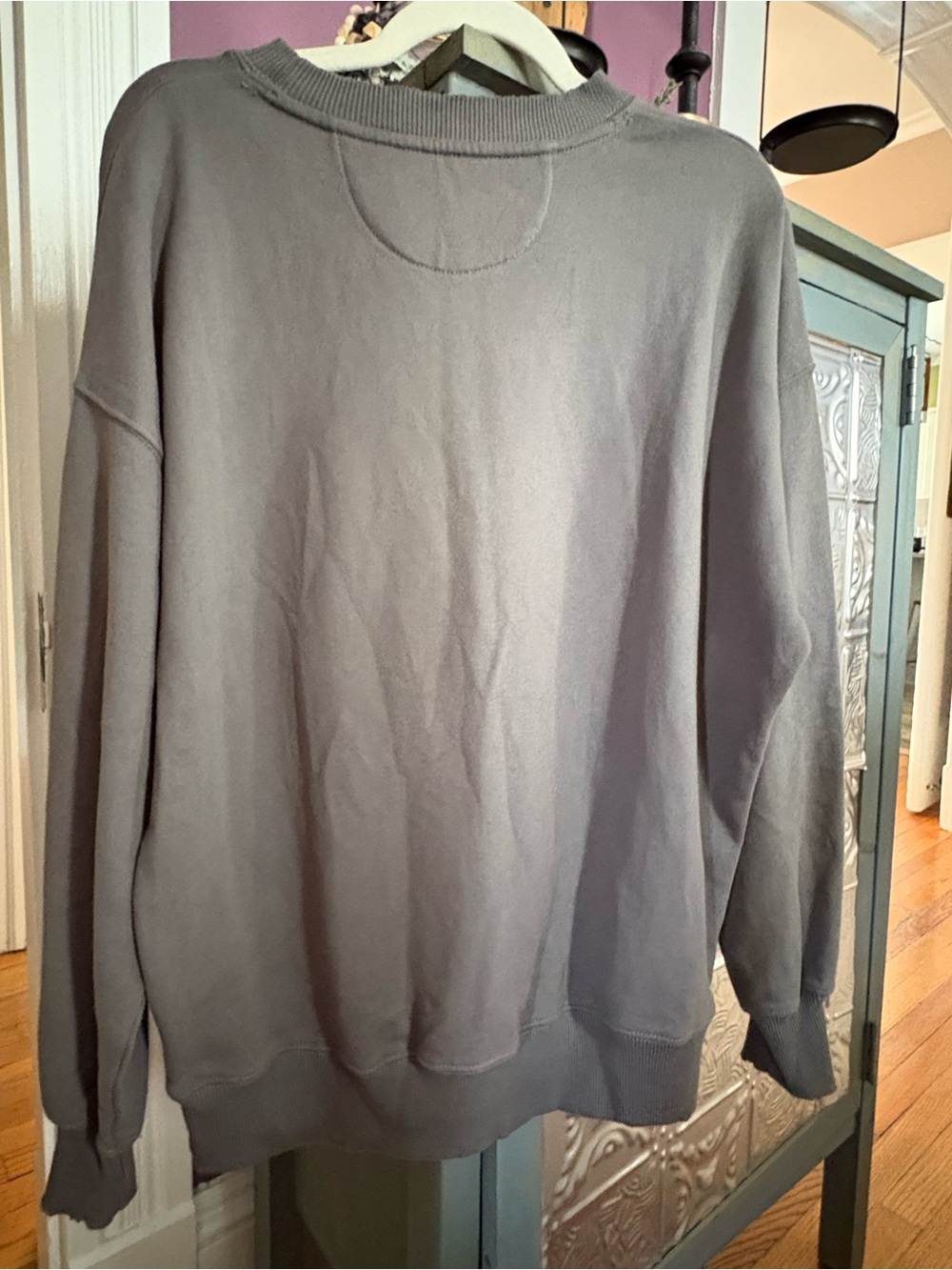 American Eagle Outfitters Gray Crewneck Sweater with Purple and Blue Graphic - Picture 4 of 6